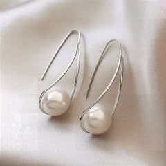 Calluna – Elegant Mystic Pearl Earrings